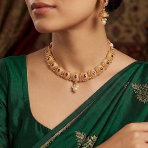 Rot Meenakari Antik Gold Halsketten Set | Indischer Braut Choker mit Ohrringen | Rubin Hochzeit Schmuck | Schweres Gold Look Statement Set