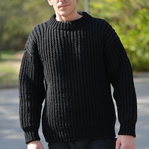 Mens crewneck Fishermans rib sweater in black soft wool blend
