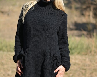 Flared wool dress knitted in black