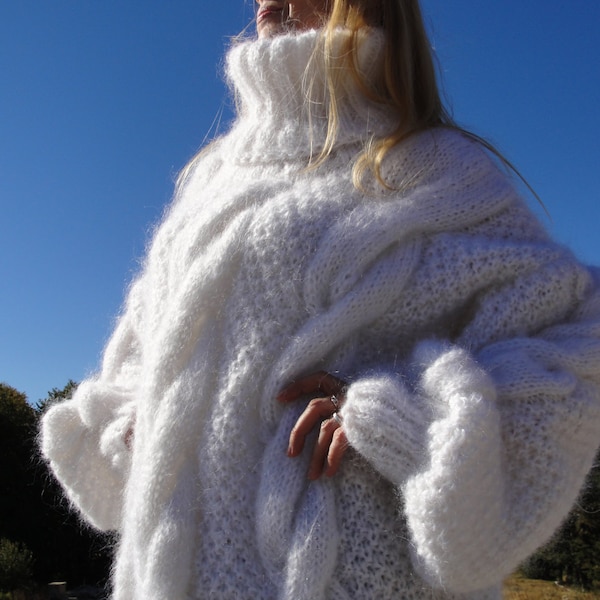 Pull en mohair tricoté à la main Tneck OVERSIZED pull torsadé pull unisexe pull pelucheux mohair épais par Dukyana T82