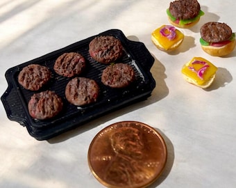 Dollhouse Miniature Grilled Burgers: 1/12 Scale