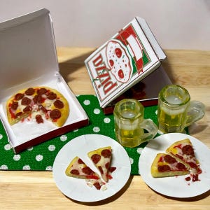 Miniature Dollhouse Pepperoni Pizza Party 1:12 Scale