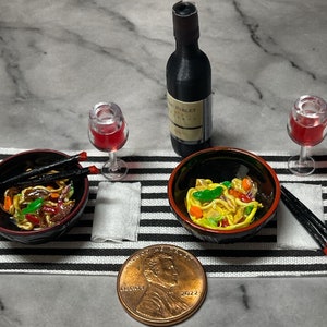 Dollhouse Miniature Asian Lo Mein Bowl: 1/12 scale