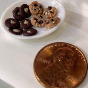 Miniature Dollhouse Cookie Plate - Chocolate Chip and Chocolate Almond: 1/12 scale