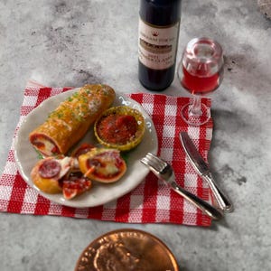 Stromboli und Marinara Teller 1:12