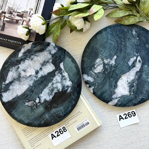 Bandeja redonda grande de mármol verde bosque - Decoración de piedra natural Verde Alpi - Bandeja minimalista de 24 cm para tocador y mesa de centro - Pieza única de arte en piedra imagen 14