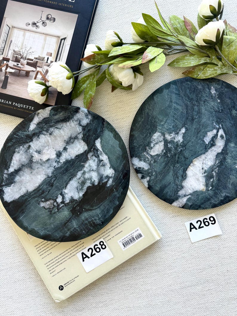 Bandeja redonda grande de mármol verde bosque - Decoración de piedra natural Verde Alpi - Bandeja minimalista de 24 cm para tocador y mesa de centro - Pieza única de arte en piedra imagen 14