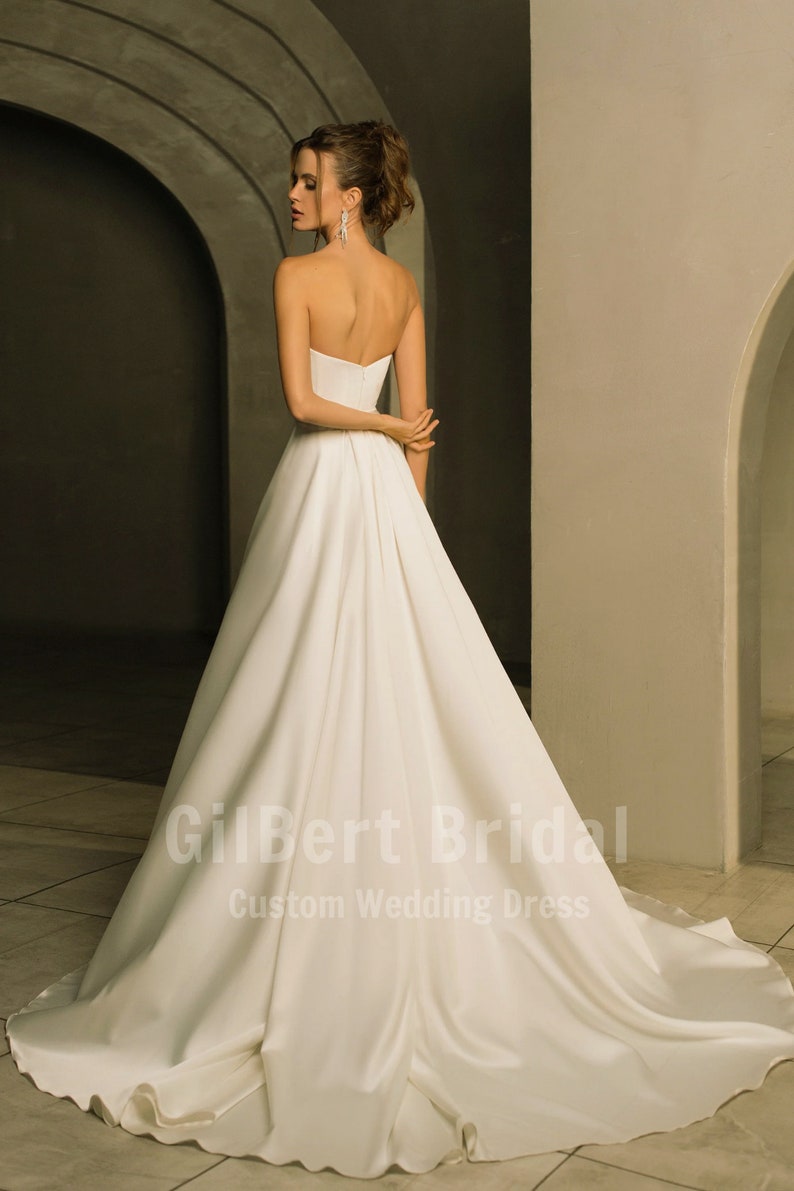 Luxurious Mermaid Minimalist Wedding Dress with Removable Train Elegant Simplicity for Your Special Day ,Sophisticated Wedding Attire zdjęcie 2