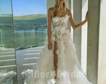 Luxurious Corset A-Line Lace Wedding Dress ,Princess Bridal Gown With Open Legs , Modern Simple Wedding Gown , Tulle Off White Wedding Gown