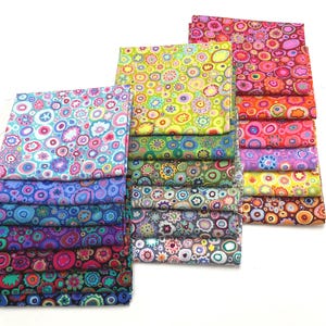 Pacote com 19 peças de tecido Kaffe Fassett para peso de papel.