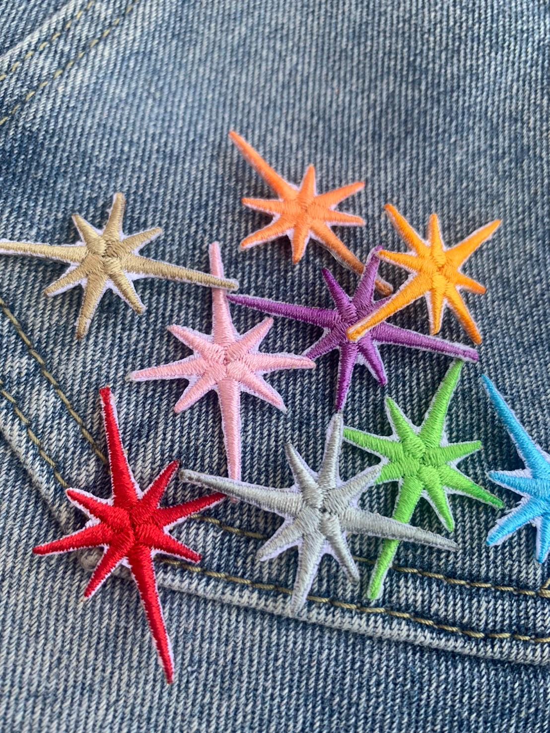 Toppe Adesive per Tessuti 16 Pezzi, Toppa a Forma Di Stella Termoadesiva per Tessuti, Toppa Ricamata Blu per Vestiti, Toppe Termoadesive in Denim per Adulti Bambini, per Cappelli, Giacche, Jeans