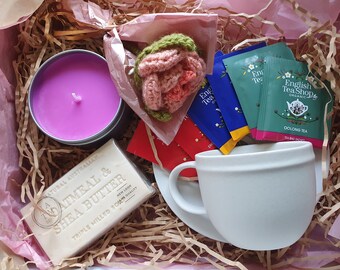 Mum Gift box | Tea cup | Self care | Crochet | Candle | Handmade | Mothers day | Gift | Homemade | Flowers