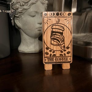 Decoração de bar de café - Carta de tarô de madeira "The Coffee" com suporte