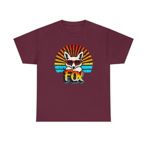 T-shirt graphique Funky Fox : lunettes de soleil rétro et rafale arc-en-ciel image 6