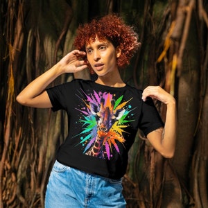 Funky Rabbit Graphic Tee - Lebendiges Hipster Bunny T-Shirt mit Sonnenbrille