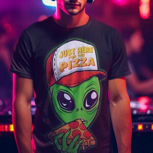 Funny Alien Eating Pizza Graphic Tee - Unisex Novelty T-Shirt for Pizza Lovers - Unique Alien Design Comfortable Cotton Shirt