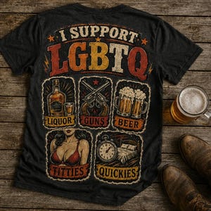 Puede incluir: Una camiseta gris carbón con un estampado gráfico con el texto I SUPPORT LGBTQ. Debajo, cinco paneles rectangulares muestran ilustraciones de licor, pistolas cruzadas, jarras de cerveza, una persona con sujetador rojo y un reloj junto a una cama con las etiquetas LIQUOR, GUNS, BEER, TITTIES y QUICKIES.