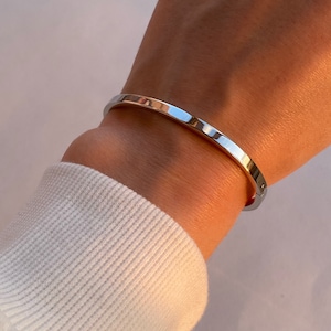 Silver bracelet minimalist / Thin Bangle / Minimalist Jewelry/ Oval Bangle/ Click Bracelet/ Simple Bracelet/ Birthday Gift/ Dainty Jewelry
