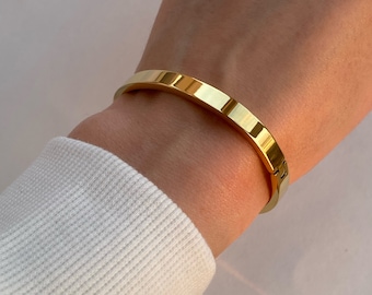 Gold Minimalist Bracelet/ Thin Gold Bracelet/ Oval Bangle Bracelet/ Simple Bracelet/ Gift for her/ Dainty Jewellery/ Waterproof Bracelet