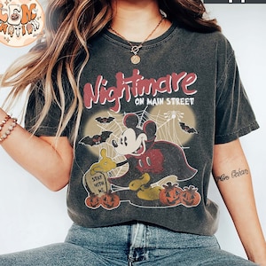 Retro Mickey Halloween Komfort Farben Shirt, Vintage Disney Halloween T-Shirt, Albtraum auf der Main Street Shirt, Halloween Kürbis Shirt