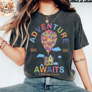 Retro Disney Pixar Up Shirt, eine Welt des Abenteuers erwartet Regenbogen Ballons T-Shirt, Disneyland Urlaub T-Shirt, Disney Up Film Shirt, Paradise Falls