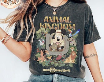 Camisa con colores cómodos de Disney Animal Kingdom Mickey Safari, camisa vintage Animal Kingdom, camisa de viaje de Disney Safari, camisas de Disneyworld
