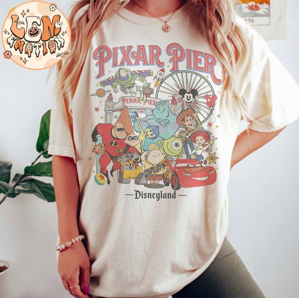【現地完売品】カリフォルニアディズニー　2024ピクサーフェス　半袖シャツ 海外限定品】カリフォルニアディズニー 2024ピクサーフェス 半袖