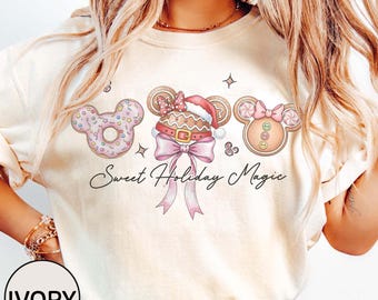 Camiseta navideña retro con diseño de coqueta, dulce y mágico pan de jengibre, camiseta vintage de Disney Mickey's Very Merry Christmas Party 2025, regalo navideño para niña.
