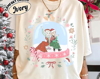 Retro Coquette Disney Frozen Globe kerstshirt, Disney Elsa en Anna Princess kerstshirt, Santa Olaf, Magic Kingdom Disneyland kerstreis