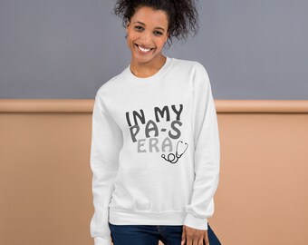 In meinem PA-S Era Unisex Sweatshirt (weiß), Arzthelferin Studenten Sweatshirt, PA Schule Sweatshirt, Arzthelferin Studenten Geschenk
