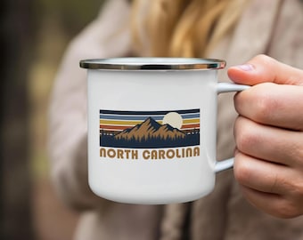 Taza retro de las montañas de Carolina del Norte, recuerdo del orgullo estatal