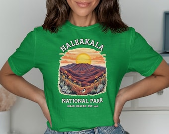 T-shirt Haleakala National Park: vintage Maui Hawaii graphic T-shirt