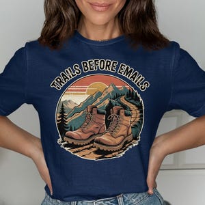 T-Shirt Wandern: Spuren vor Emails, Outdoor Abenteuer