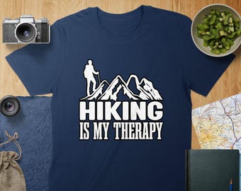 Camiseta "Senderismo es mi terapia": Camiseta con gráficos de montaña, ropa para amantes de la naturaleza