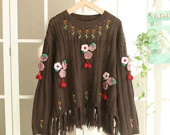 Pull fin exquis avec décoration de glands au crochet en trois dimensions pour les filles Joli pull design créatif avec petite fleur