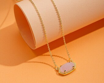 Pendant Necklace with Rose Quartz - Elegant Jewelry for Daily Chic - Perfect Gift for Her