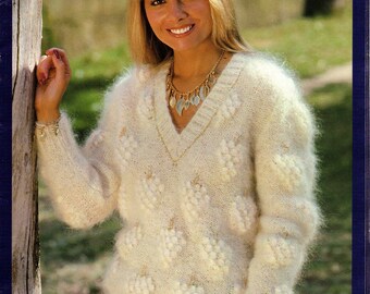 Winter Knits x 4 autorstwa Kashmir book 2. Przędza NZ Thorobred Scheepjeswol. Rozmiary biust 32,34,36,40 cali. Wzór Vintage Knitting w formacie PDF.
