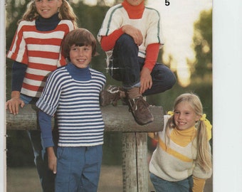 Vtg Dziecięcy sweter z okrągłym dekoltem i dekoltem w serek. Patons 588 łatwych robótek dla dzieci. Wzór na robótki vintage w formacie PDF.