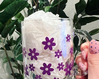 Tazza da caffè in vetro con fiori