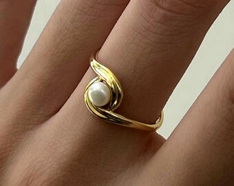 Wave Pearl Ring 14k Solid Gold, Mermaid Statement Ring, Freshwater Pearl Gold Band, Ocean-Inspired Jewelry Gift