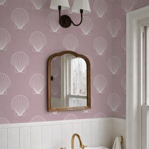 Verwijderbaar roze schelpbehang: kinderkamermuurdecoratie kustmeisje