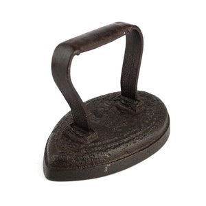 Antique French Clothes Iron, Cast Iron Sad Iron, Antique Flat Iron France, 20th Century Clothes Ironing Tool