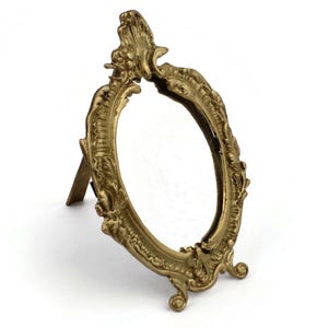 Specchio da tavolo in ottone rococò, accessorio per toletta, specchio da toeletta ovale decorato, specchio per il trucco in stile barocco francese o vittoriano