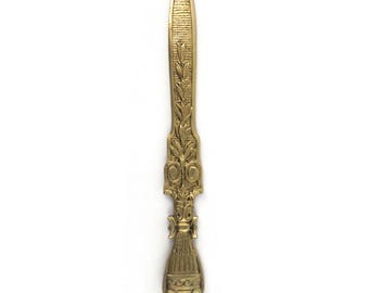Antieke Franse messing briefopener, sierlijke bureauaccessoire met bloemenhandvat, decoratief messing bureauaccessoire, Europees cadeau uit het midden van de eeuw