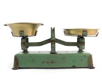 Vintage French Kitchen Scale, Balance De Menage Scale, Brass Pan Weighing Scale, Green Metal Base, Rustic Farmhouse Decor