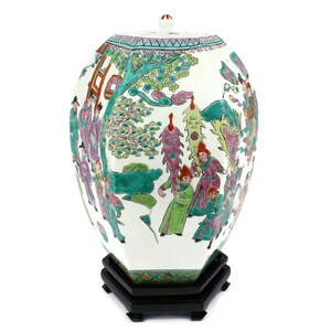 Chinesische Famille Rose Glas, sechseckige Porzellanvase, handbemaltes Keramikglas, asiatische Keramik Kabinett Urne, Deckelglas mit Ständer