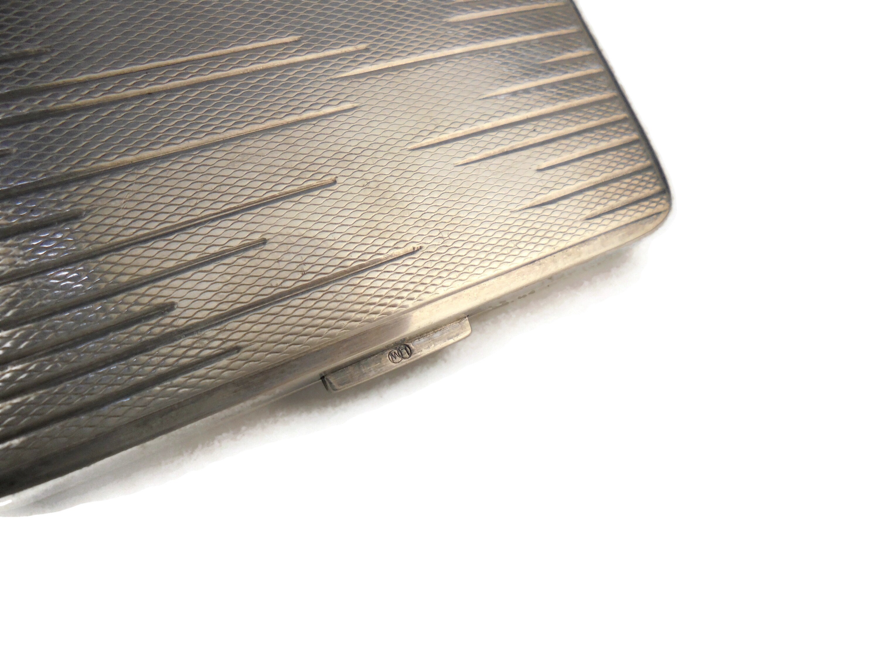 metal cigarette case with built in lighter New cigarette lighter cigarette case USB rechargeable lighter movie same style 16-pack standard cigarette case men's smoking set metal cigarette case with built in lighter New cigarette lighter cigarette case USB rechargeable lighter movie same style 16-pack standard cigarette case men's smoking set