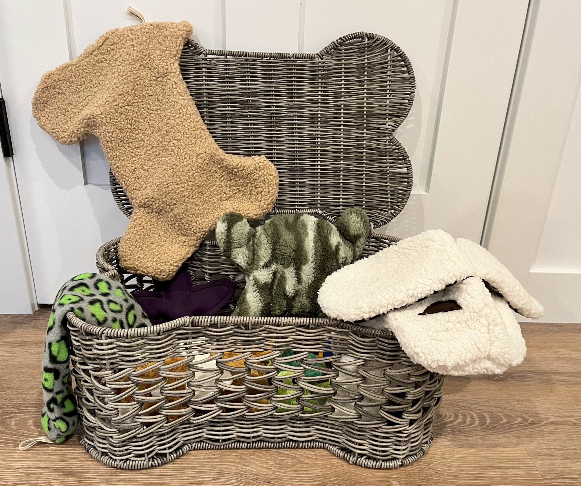 Dog bone cheap shaped basket