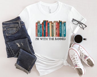 Ich bin mit dem verbotenen verbotene Bücher Shirt, verbotene Bücher Frauen T-Shirt Unisex Super Soft Premium Grafik T-Shirt Lese Shirt Bibliothekar Shirt