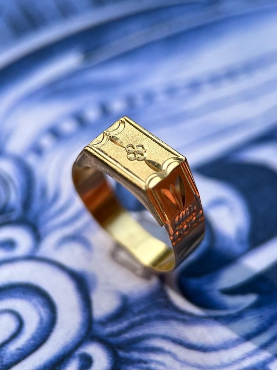 Vintage 22k Gold Indian Engraved Pinky Baby Ring - size 0/00